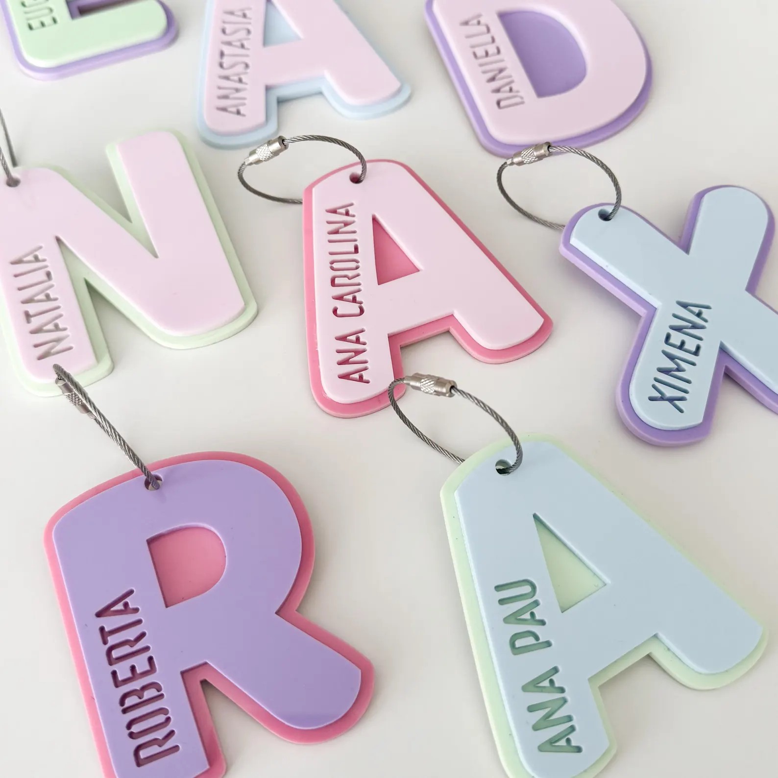 Персонализированный брелок с и – обзор и цена Resin Art Alphabet